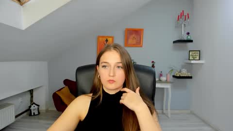 Snapshot of annewilsonn chatting on November 7, 12:16 pm annewilsonn online show from November 7, 12:16 pm