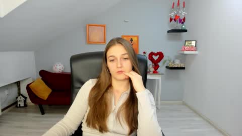 annewilsonn online show from February 10, 12:31 pm