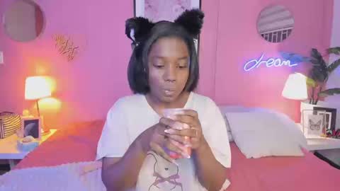 Snapshot of annia_dh chatting on September 22, 8:44 pm annia online show from September 22, 8:44 pm