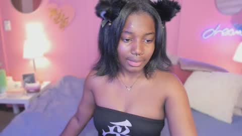 Snapshot of annia_dh chatting on October 7, 7:44 pm annia online show from October 7, 7:44 pm