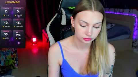 Snapshot of annie69kiss chatting on October 26, 9:21 pm Annie online show from October 26, 9:21 pm