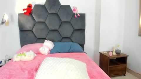 Annie online show from December 4, 12:30 am