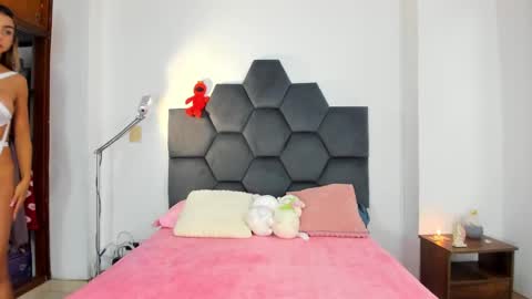 Annie online show from December 12, 4:43 pm