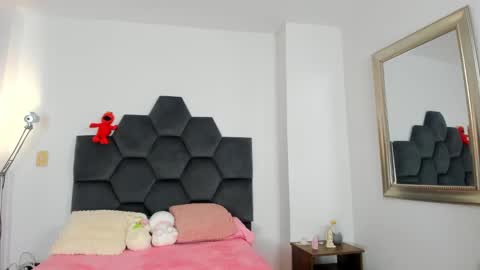 Annie online show from December 27, 7:03 pm