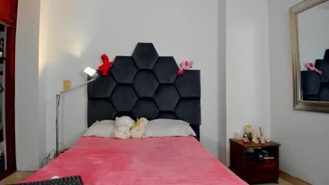 Annie online show from November 27, 9:17 pm