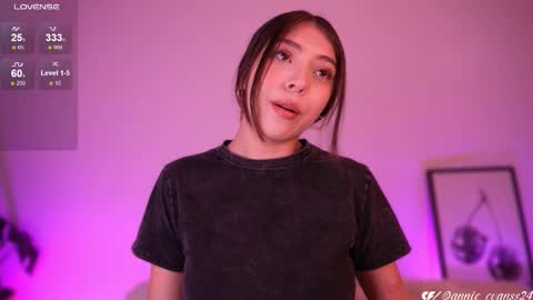 Snapshot of annie_evans24 chatting on February 27, 1:48 am Annie Evans online show from February 27, 1:48 am