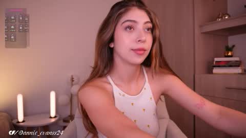 Snapshot of annie_evans24 chatting on November 11, 7:47 pm Annie Evans online show from November 11, 7:47 pm