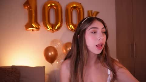 Snapshot of annie_evans24 chatting on December 1, 10:48 pm Annie Evans online show from December 1, 10:48 pm