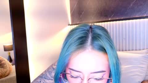 ANNIE HAWK online show from March 17, 10:07 am