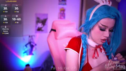 Snapshot of annie_may_may chatting on December 22, 1:55 pm Annie May online show from December 22, 1:55 pm