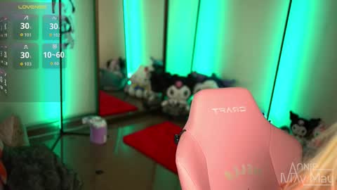 Snapshot of annie_may_may chatting on October 13, 7:19 am Annie May online show from October 13, 7:19 am