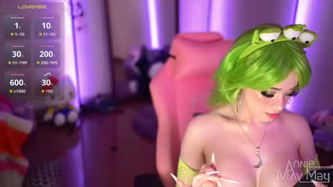 Snapshot of annie_may_may chatting on November 20, 3:23 pm Annie May online show from November 20, 3:23 pm