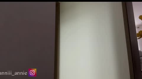 Snapshot of annie_snow_ chatting on April 21, 10:23 pm JEANNE no olvides seguirme dont forget follow me uu online show from April 21, 10:23 pm
