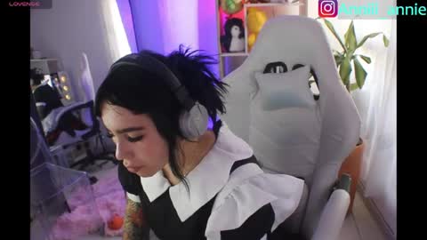 Snapshot of annie_snow_ chatting on April 22, 10:33 pm JEANNE no olvides seguirme dont forget follow me uu online show from April 22, 10:33 pm