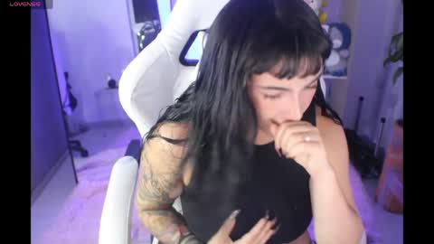 Snapshot of annie_snow_ chatting on June 7, 11:30 pm JEANNE no olvides seguirme dont forget follow me uu online show from June 7, 11:30 pm