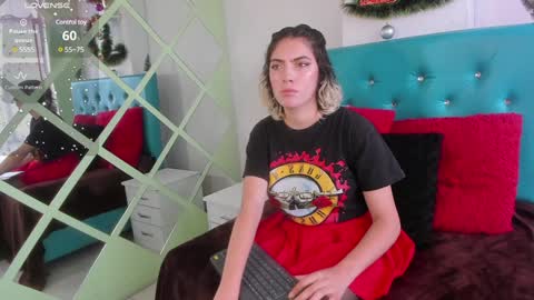 Snapshot of annie_winter1 chatting on December 4, 8:07 pm Annie online show from December 4, 8:07 pm