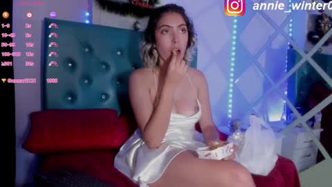 Snapshot of annie_winter1 chatting on December 31, 6:27 am Annie online show from December 31, 6:27 am