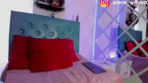 Snapshot of annie_winter1 chatting on January 2, 9:28 pm Annie online show from January 2, 9:28 pm