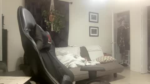 Snapshot of annie_xxx111 chatting on December 4, 6:00 am annie_xxx111 online show from December 4, 6:00 am