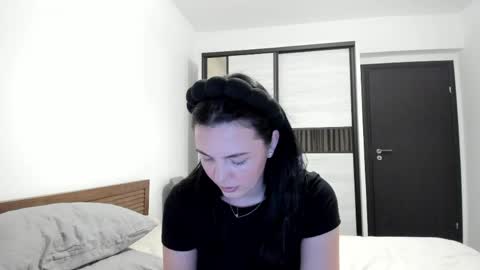 Annie online show from April 5, 7:22 pm