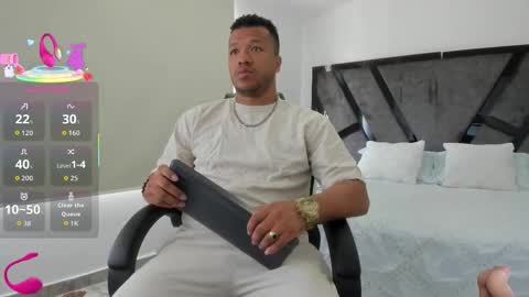 Snapshot of annieandstefan chatting on October 22, 1:55 pm Annie and Stefan online show from October 22, 1:55 pm