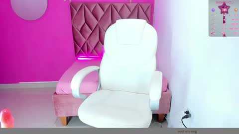 Snapshot of annieboobs_ chatting on January 8, 1:53 am annieboobs_ online show from January 8, 1:53 am