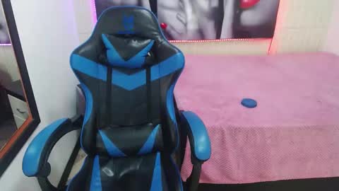 Anniee online show from January 25, 2:36 pm