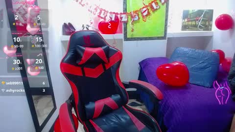 Anniee online show from February 16, 2:32 pm