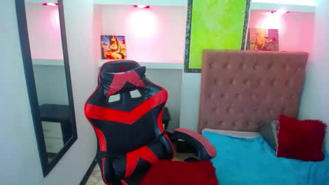 Anniee online show from September 17, 2:08 pm