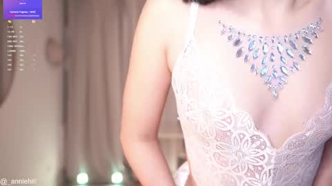 anniehillofficial_ online show from February 25, 9:02 pm