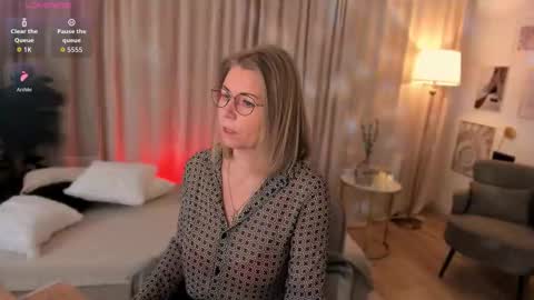 Annie online show from February 13, 6:20 am