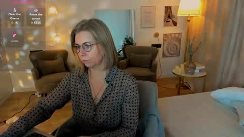 Annie online show from February 24, 6:22 am