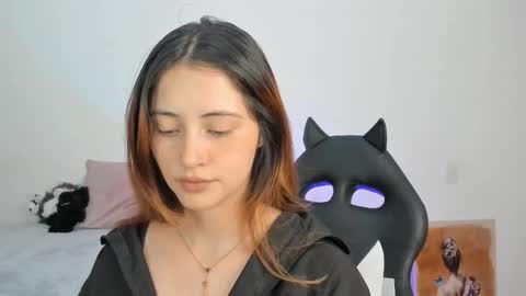 Snapshot of anniemora_ chatting on October 24, 3:25 am Annie online show from October 24, 3:25 am