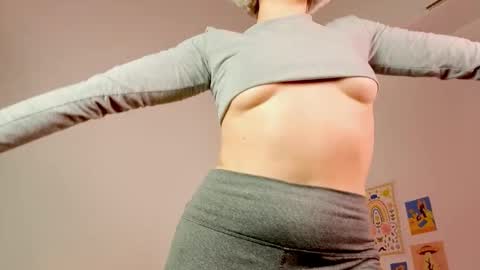 Snapshot of annietinky chatting on November 8, 1:17 am annietinky online show from November 8, 1:17 am