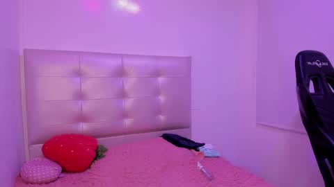 Annie Evans  online show from February 10, 5:19 pm