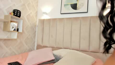 Annie Queen online show from April 9, 2:22 am