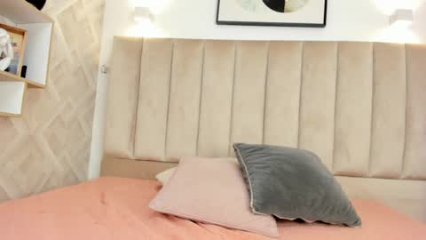 Annie Queen online show from April 12, 2:27 am