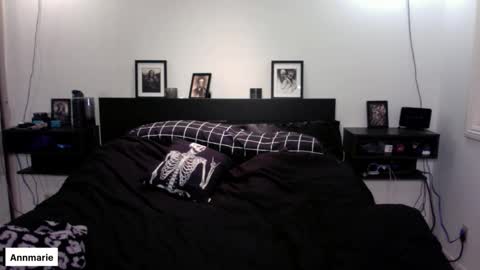 Snapshot of annmarieferrara chatting on October 31, 2:45 am Ann online show from October 31, 2:45 am