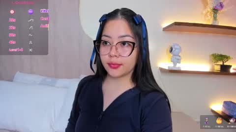 Snapshot of annye01 chatting on October 24, 12:23 pm A N N Y E online show from October 24, 12:23 pm