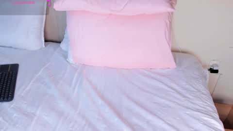 Snapshot of annye01 chatting on October 31, 1:45 pm A N N Y E online show from October 31, 1:45 pm