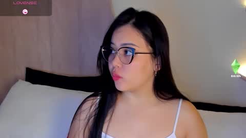 Snapshot of annye01 chatting on November 22, 12:04 pm A N N Y E online show from November 22, 12:04 pm