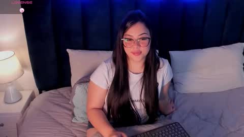 Snapshot of annye01 chatting on November 26, 1:12 pm A N N Y E online show from November 26, 1:12 pm