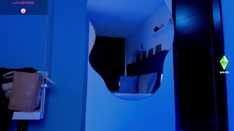 Snapshot of annye01 chatting on December 2, 12:32 pm A N N Y E online show from December 2, 12:32 pm