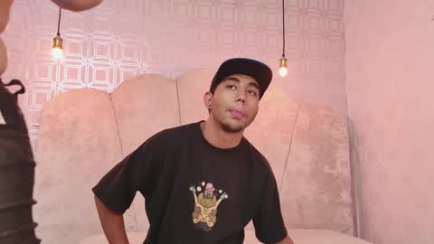 Snapshot of annyeli_bigtits chatting on November 18, 12:53 pm annyeli_bigtits online show from November 18, 12:53 pm