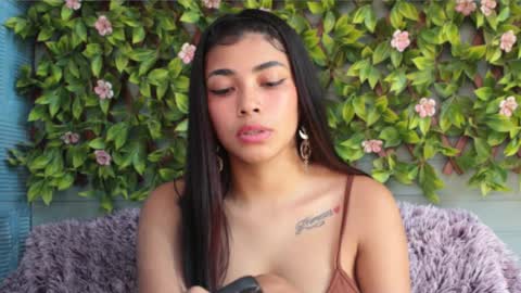 Snapshot of annyt_ chatting on November 11, 5:24 pm anny online show from November 11, 5:24 pm