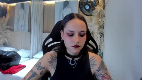 AnnyT online show from April 2, 9:34 pm