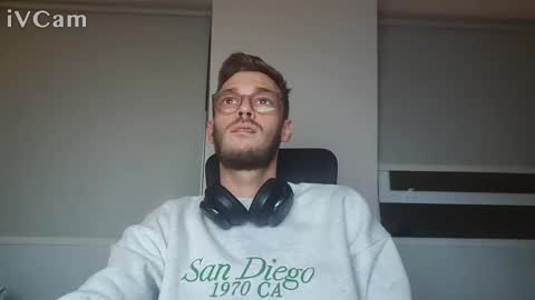 anonymousstoner58 online show from April 1, 2:01 am