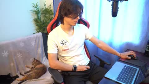 Anthony Buitrago Independent model online show from January 10, 3:27 pm