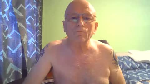 Snapshot of antmatt2025 chatting on October 14, 7:31 am antmatt2025 online show from October 14, 7:31 am