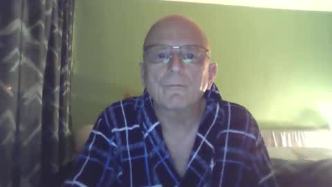 Snapshot of antmatt2025 chatting on October 19, 4:57 am antmatt2025 online show from October 19, 4:57 am